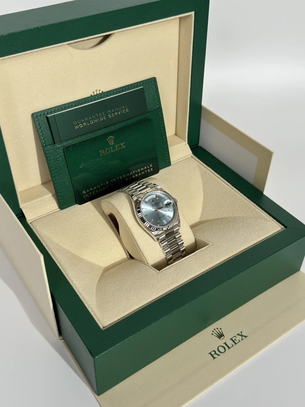 Rolex 36mm Platinum 128236-0009 7