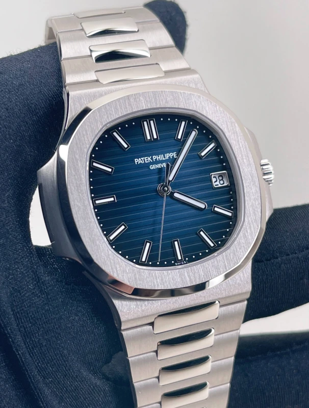 Patek Philippe NAUTILUS 5811/1G-001 3