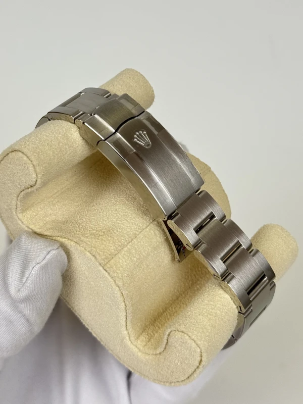 Rolex Perpetual 36 126000-0012 4