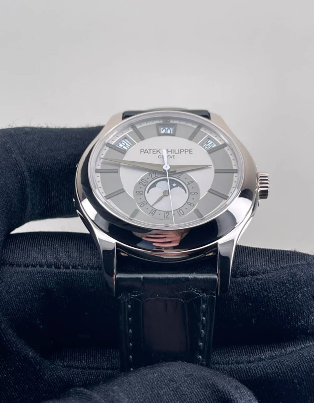 Patek Philippe 5205G-001 5205G-001 5