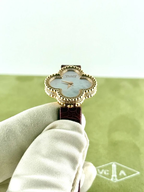 Van Cleef & Arpels VCARO8WS00 7
