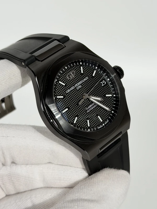 Girard Perregaux 42 mm 81010-32-631-FK6A 3