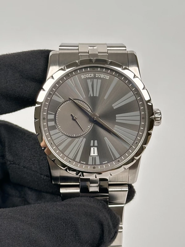 Roger Dubuis 42 Automatic DBEX0385 3
