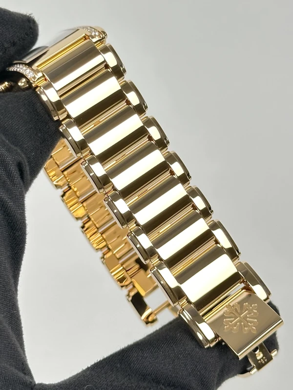 Patek Philippe 4910/11R-001 4910/11R-001 6