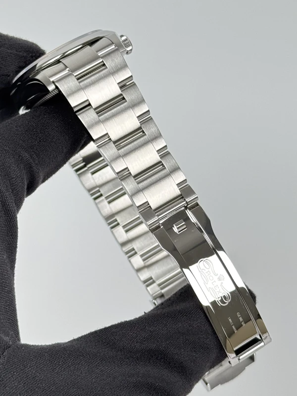 Rolex Perpetual 36 126000-0008 6