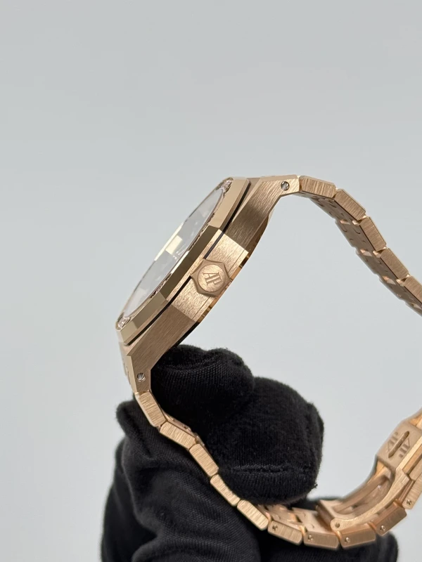 Audemars Piguet Royal Oak Selfwinding 37 mm  15551OR.ZZ.1356OR.05 5
