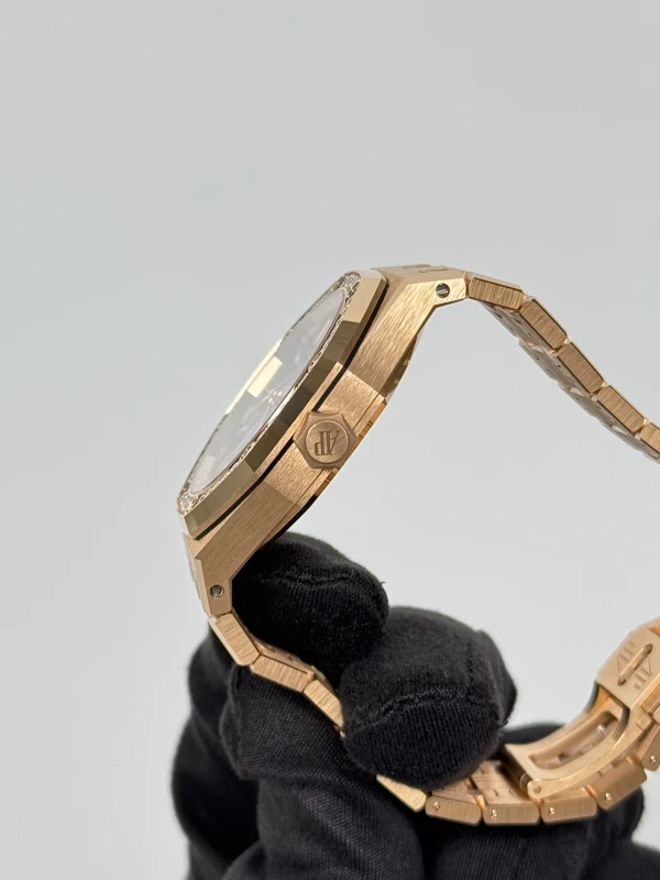 Audemars Piguet Royal Oak Selfwinding 37 mm «50-летний юбилей» 15551OR.ZZ.1356OR.03 5