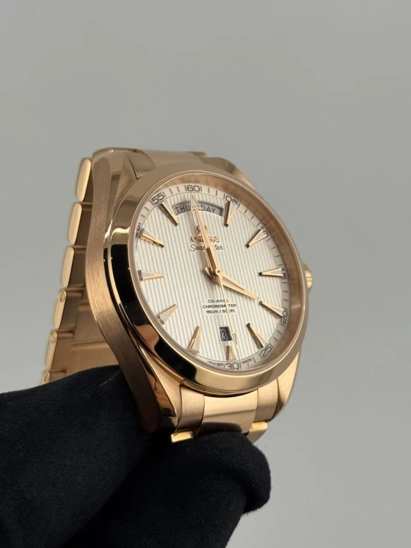 Omega 231.50.42.22.02.001 9