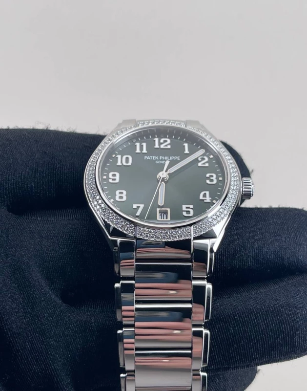 Patek Philippe Automatic 7300/1200A-011 4