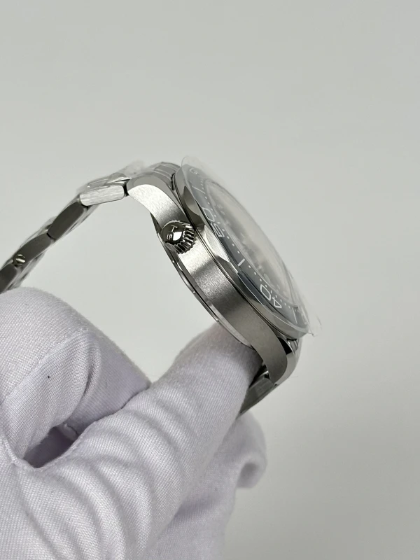 Omega Diver 300M Omega Co‑Axial Master Chronometer 42 mm 210.30.42.20.01.001 3