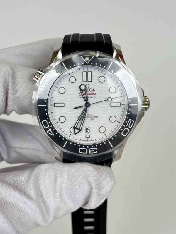 Omega Diver 300M 210.32.42.20.04.001 2