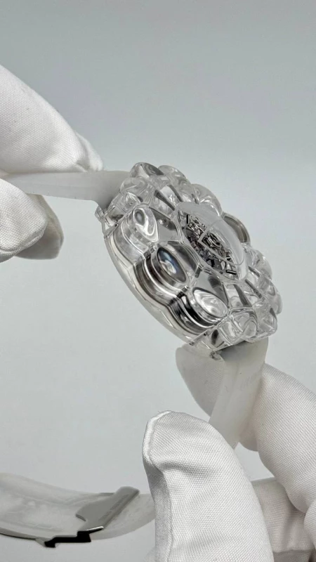 Hublot TAKASHI MURAKAMI TOURBILLON SAPPHIRE 915.JX.4802.RT 5