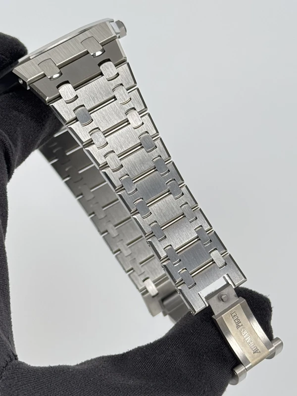 Audemars Piguet Royal Oak Perpetual Calendar Ultra-Thin 26586TI.OO.1240TI.01 7