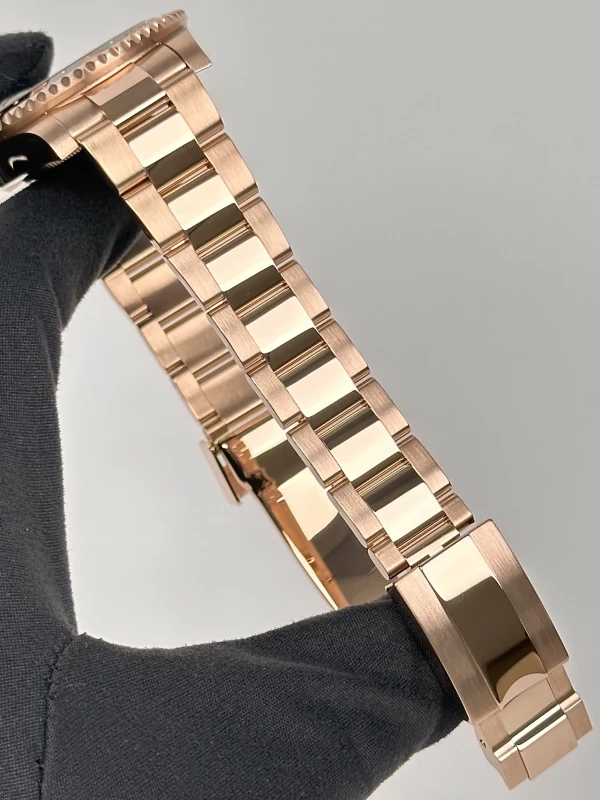 Rolex 40 mm, Everose gold 126715CHNR-0001 5