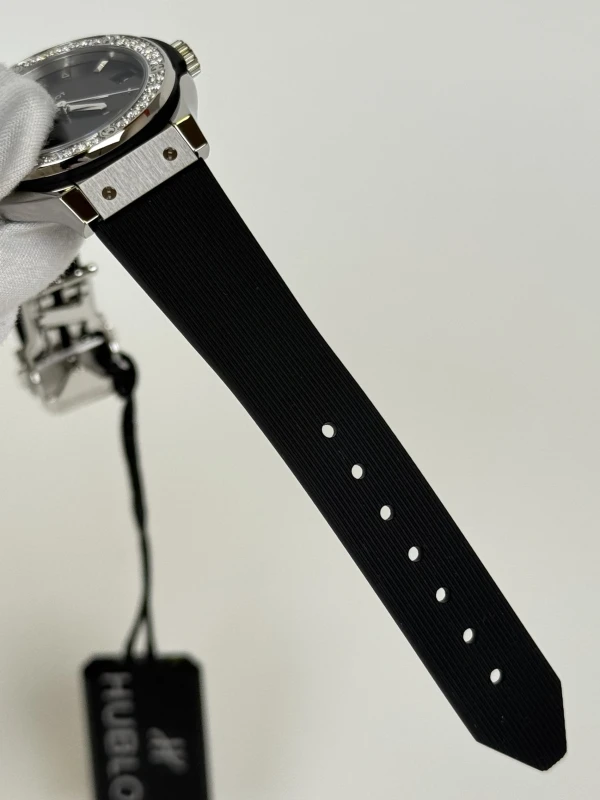 Hublot 33 MM Quartz Titanium 581.NX.1470.RX.1104 7