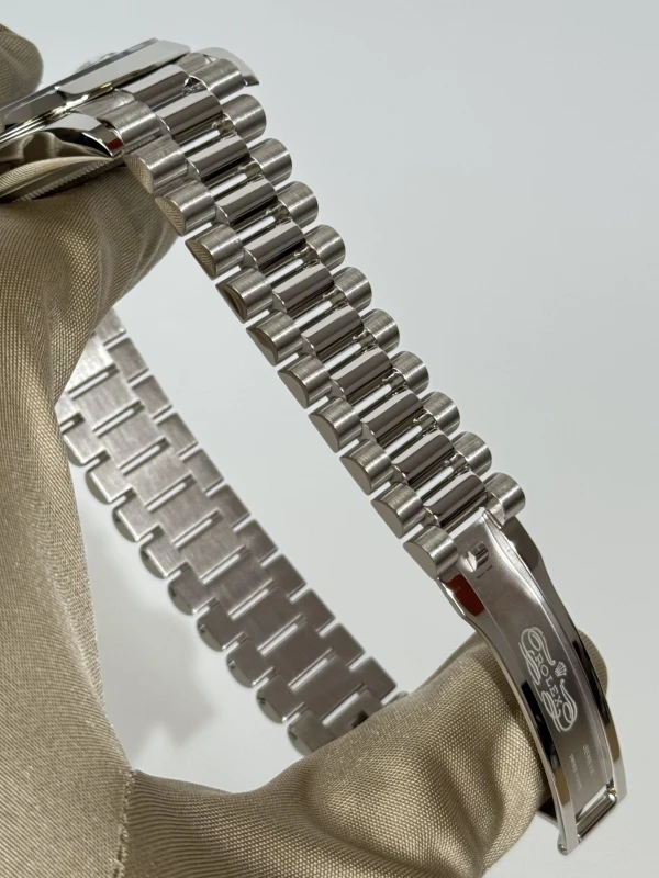 Rolex 40 mm, platinum 228206-0001 4