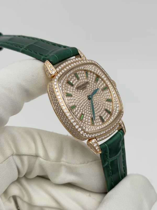 Patek Philippe 7043/250R-001 3
