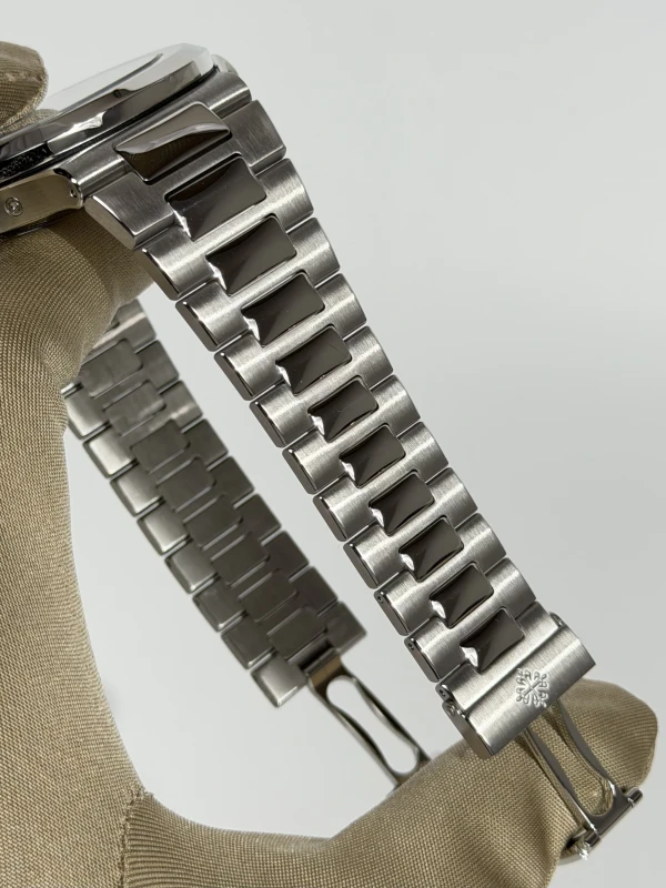 Patek Philippe Nautilus Annual Calendar 5726/1A-001 4