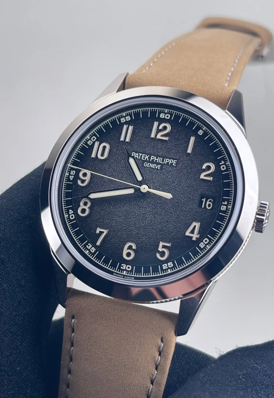 Patek Philippe Calatrava 5226G-001 2