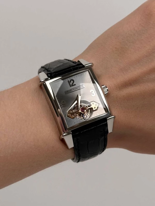 Girard Perregaux . 99850.0.71 9