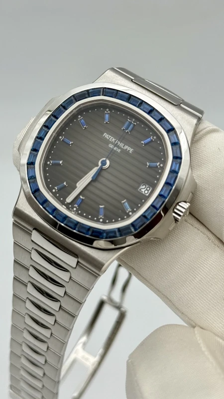 Patek Philippe 5711/111P-001 2