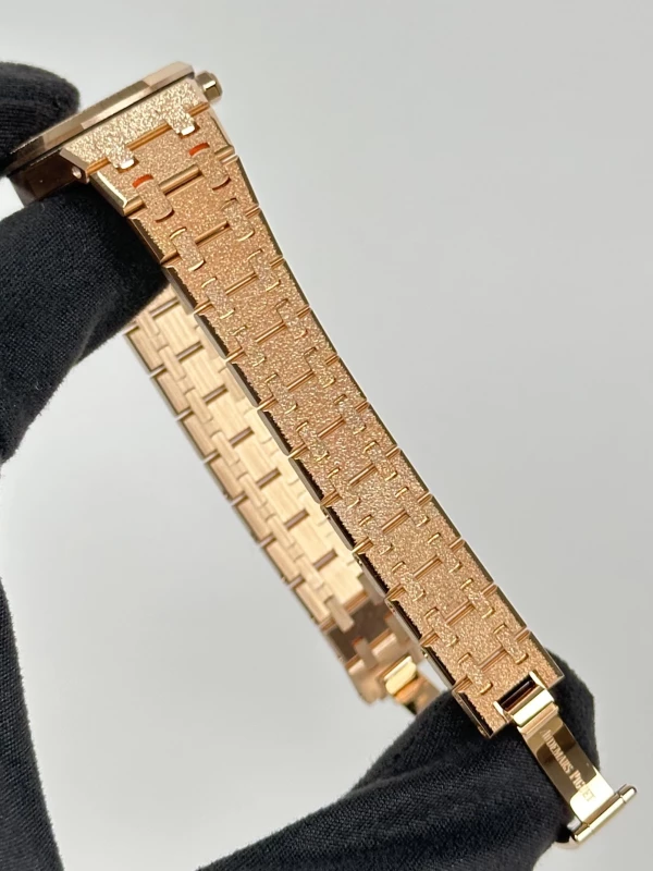 Audemars Piguet MINI FROSTED GOLD 67630OR.GG.1312OR.01 5