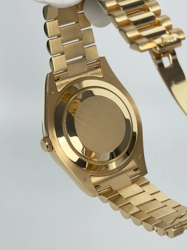 Rolex II 41mm Yellow Gold 218238 chip 5