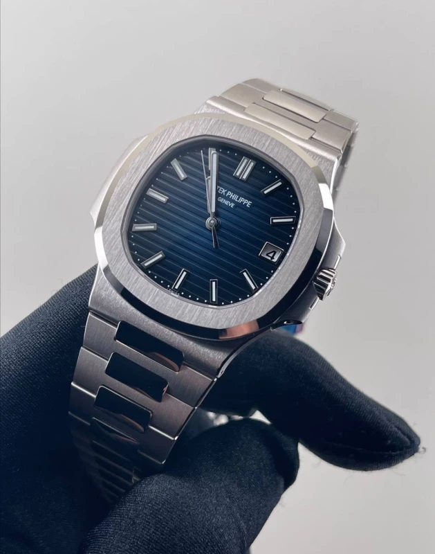 Patek Philippe NAUTILUS 5811/1G-001 2
