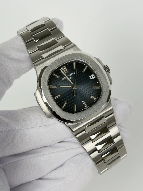 Patek Philippe 5711/1 5711/1A-010 2
