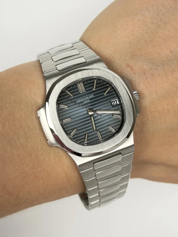 Patek Philippe 5711/1 5800/1A-001 4
