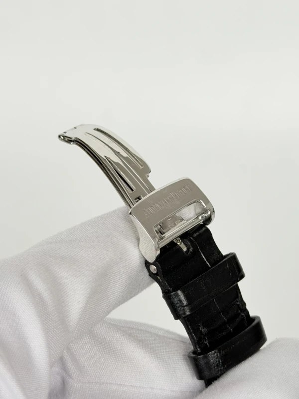 Audemars Piguet Millenary Selfwinding 3 Hands Date  15320BC.OO.D028CR.01 5