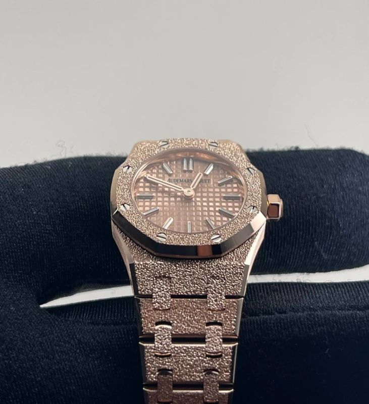 Audemars Piguet MINI FROSTED GOLD 67630OR.GG.1312OR.01 4