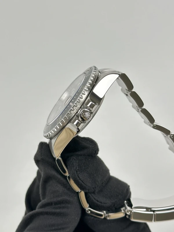 Rolex 4000 126600-0001 4