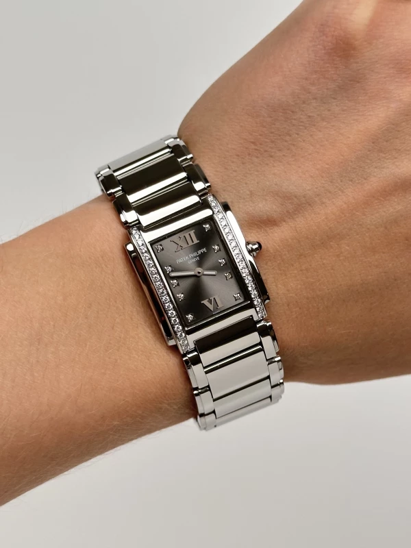 Patek Philippe 4910/10 4910/10A-010 9