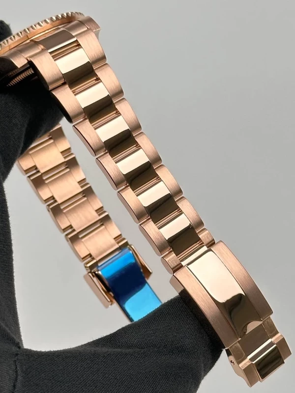Rolex 40 mm, Everose gold 126715CHNR-0001 5