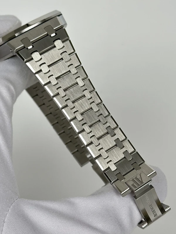 Audemars Piguet 15510ST.OO.1320ST.08 6