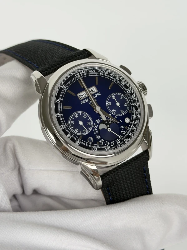 Patek Philippe CHRONOGRAPH. PERPETUAL CALENDAR. 5270P-016 3