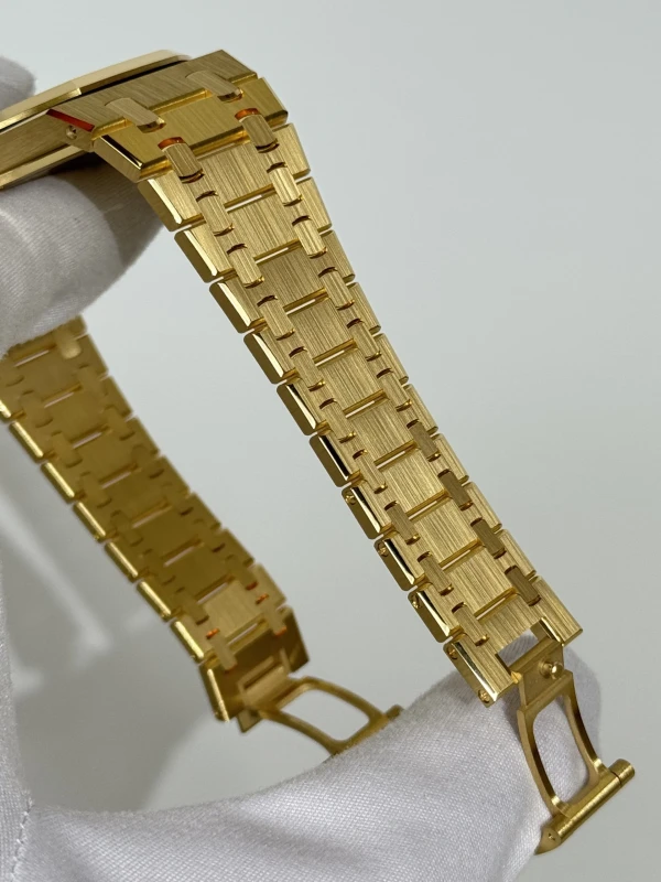 Audemars Piguet 16204BA.OO.1240BA.01 5