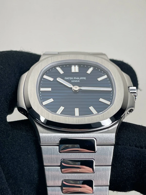 Patek Philippe Nautilus 5610/1P-001 6