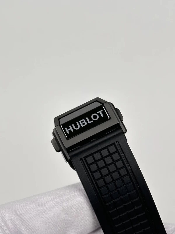 Hublot UNICO BLACK MAGIC 821.CI.0170.RX 8