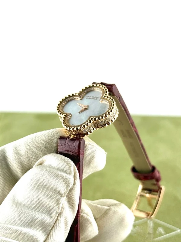 Van Cleef & Arpels VCARO8WS00 5