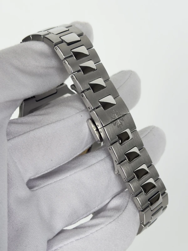 Patek Philippe 5821/1A-001 4