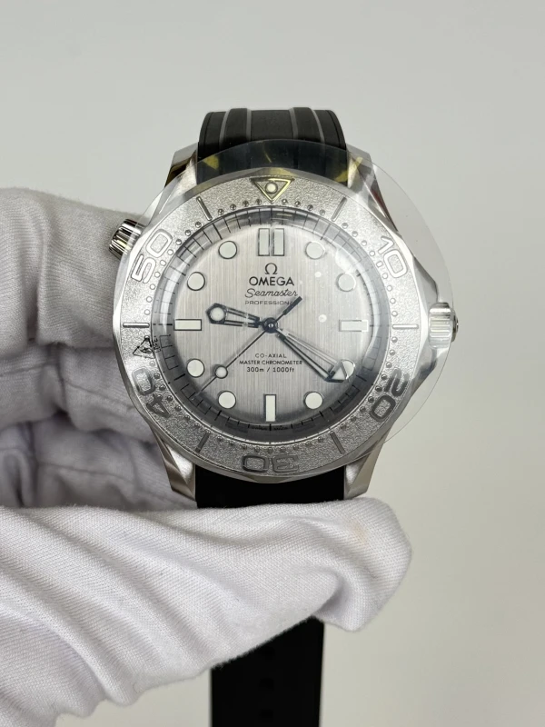 Omega DIVER 300M 210.32.42.20.06.002 2