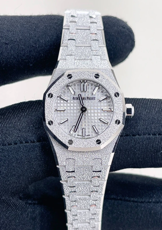 Audemars Piguet ROYAL OAK MINI FROSTED GOLD 67630BC.GG.1312BC.01-C 5