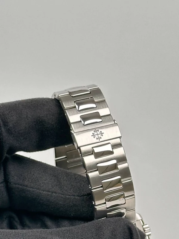 Patek Philippe 5711/1 5711/1A-010 8