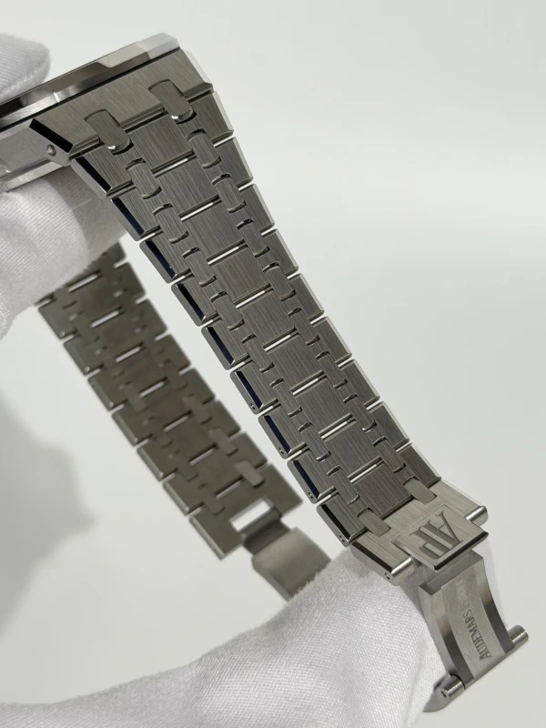 Audemars Piguet Royal Oak Selfwinding Chronograph 38 mm 26715ST.ZZ.1356ST.01 4