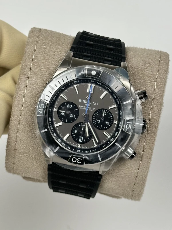 Breitling B01 44 EB0136251M1S1 4