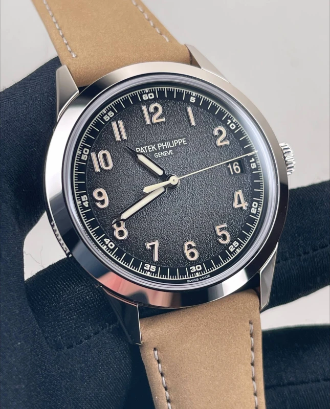 Patek Philippe Calatrava 5226G-001 3