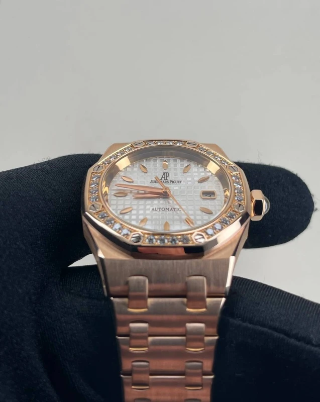 Audemars Piguet Royal Oak Quartz Gold 67621OR.ZZ.D010CA.01 4