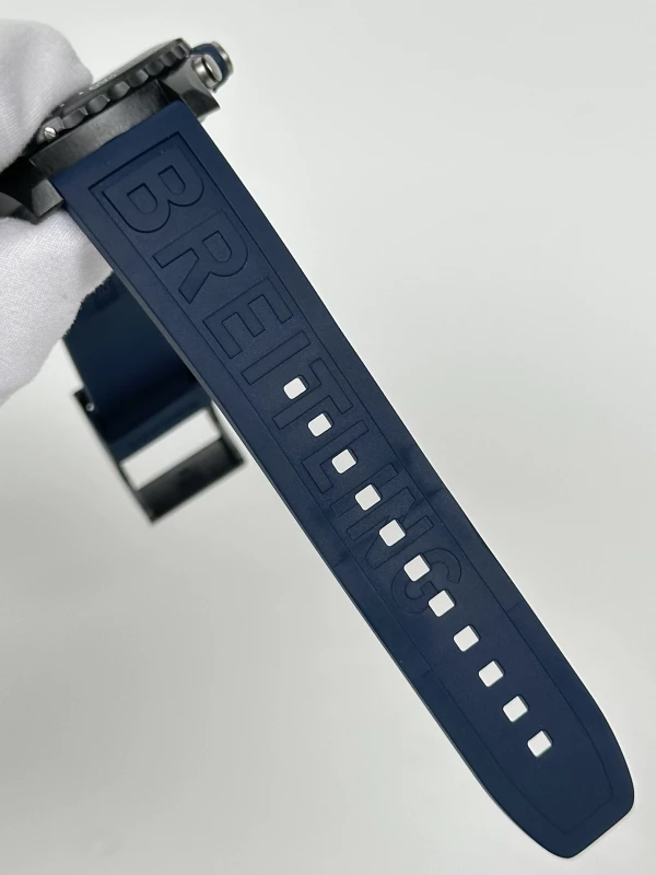 Breitling X82310D51B1S1 7